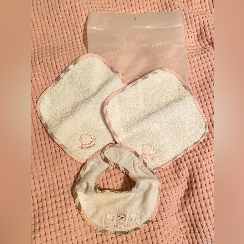 Burberry Bib set
